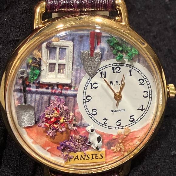 A gorgeous watch for the Gardener in all of us. - Picture 1 of 5